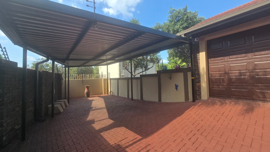 4 Bedroom Property for Sale in Safari Gardens North West